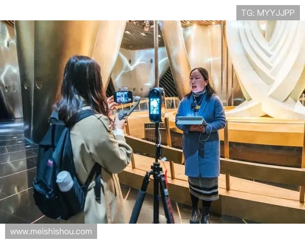 以文字直播为中心的全景式现场进程即时呈现与深度解读与多维观察